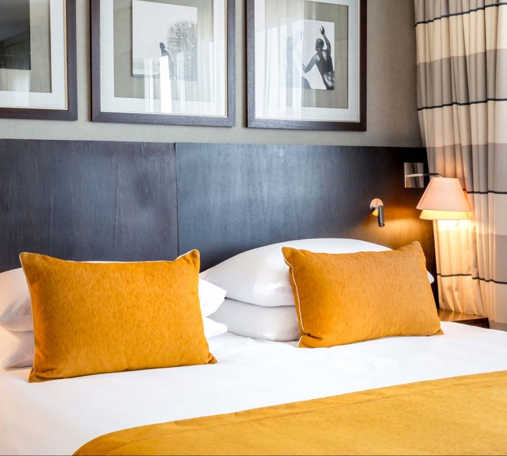 rooms and suites